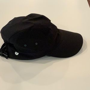 Lululemon snap back hat